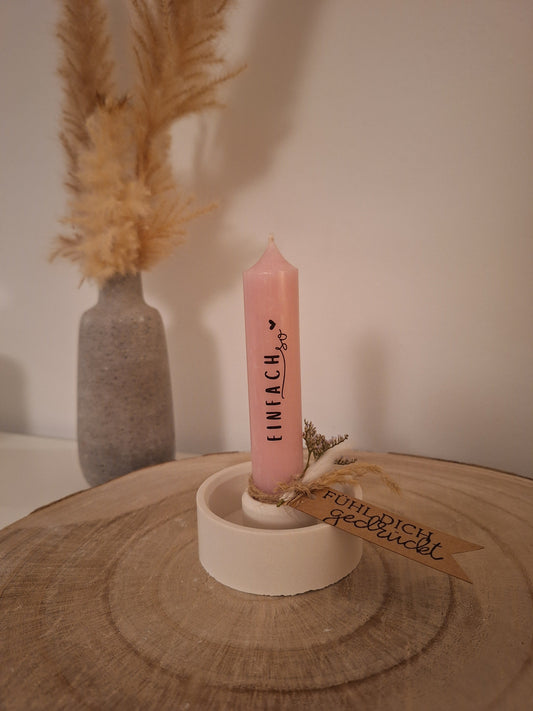 Kerze mit Kerzenhalter