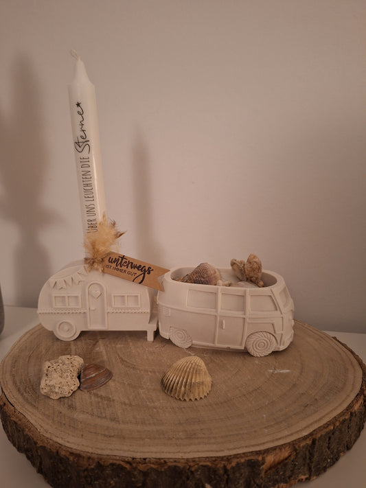 Caravan/Wohnwagen mit Kerze