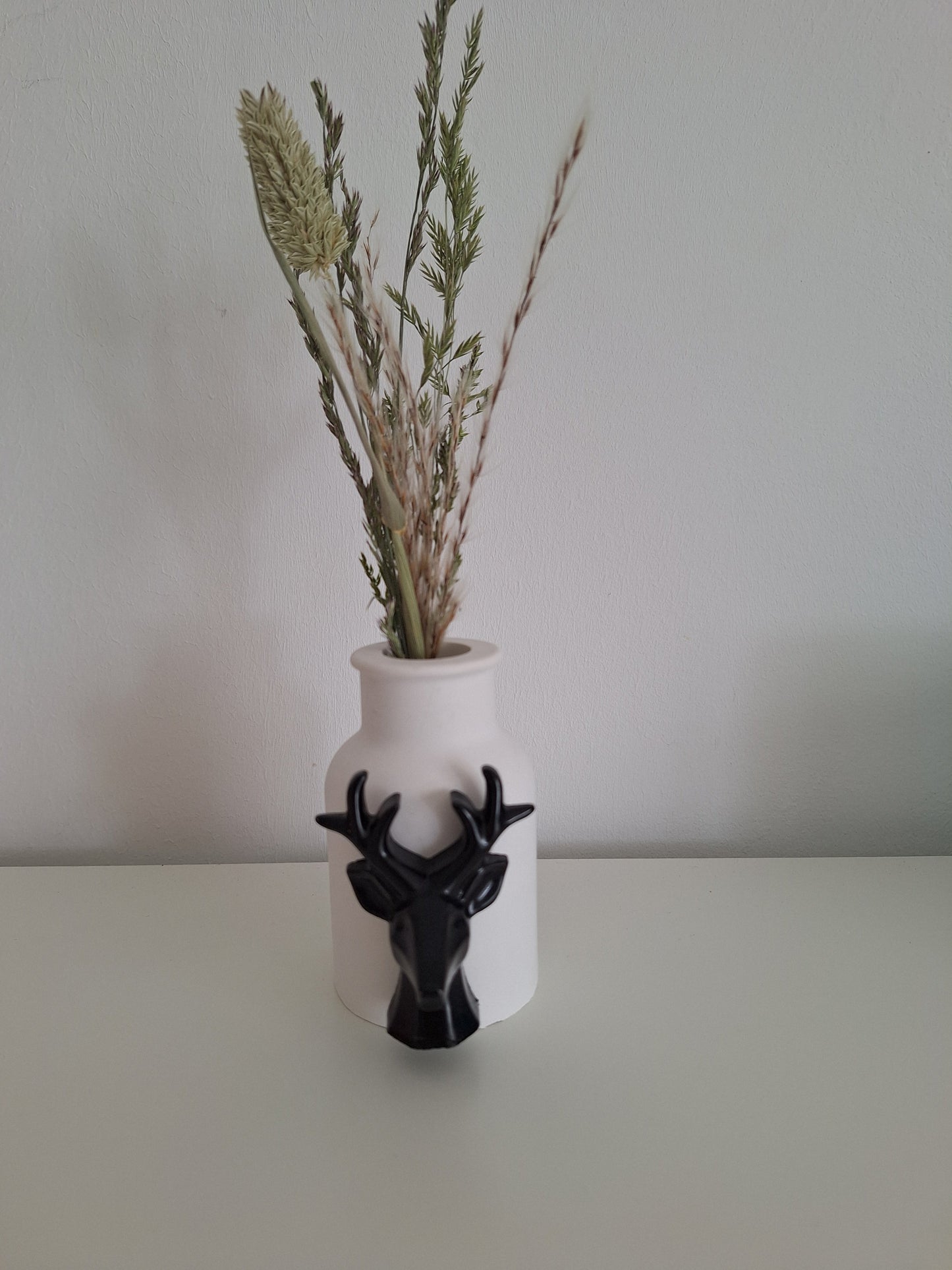 Vase mit Hirsch