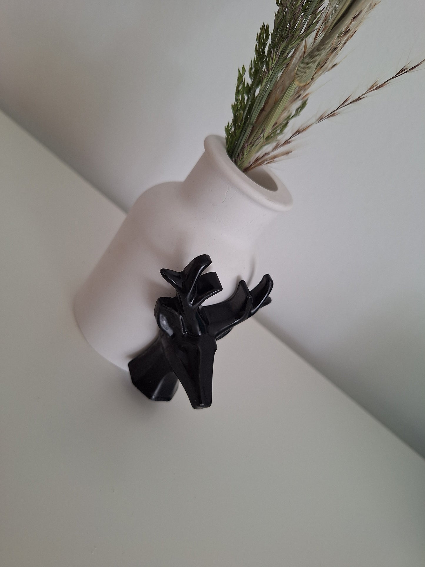 Vase mit Hirsch