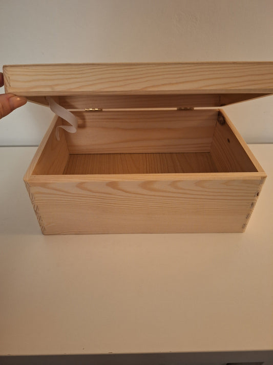 Holzkiste/ Erinnerungskiste/ Geburtskiste/ Taufe / Kommunion/ Hochzeit