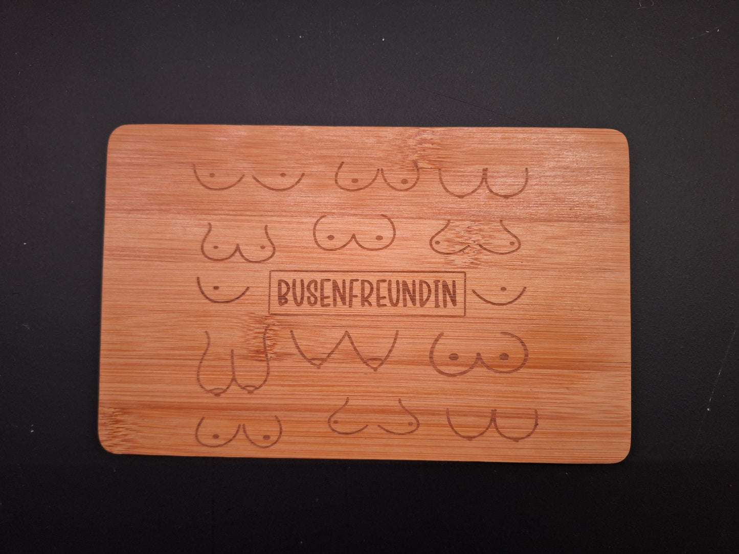 Brettchen / Busenfreundin