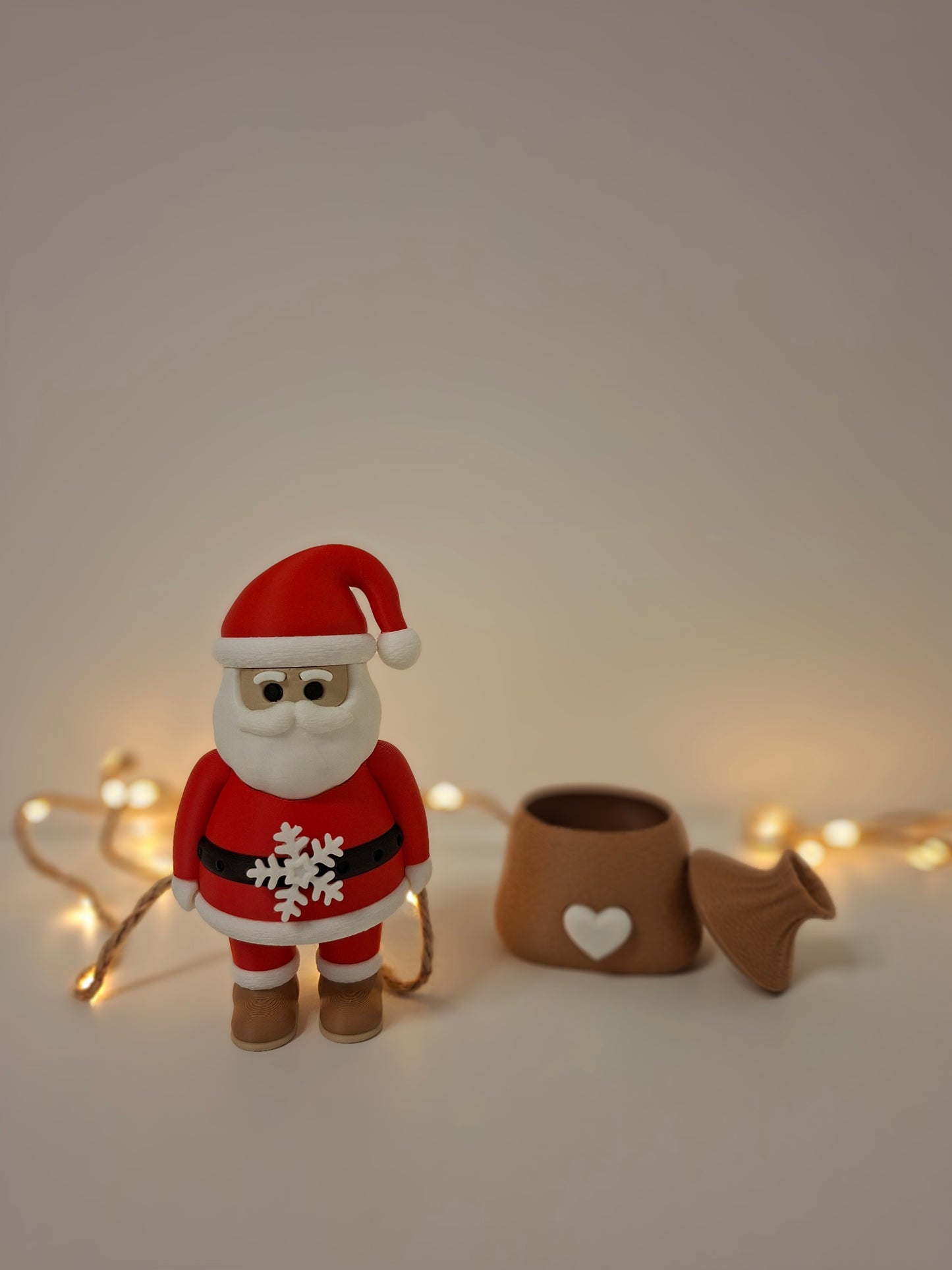 Klausi der schnuckelige Weihnachtsmann mit Geschenkesack